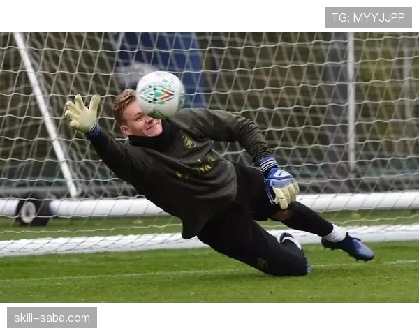 利物浦边锋如何在强强对话中撕开防线：高位逼抢驱动下的进攻主导机制